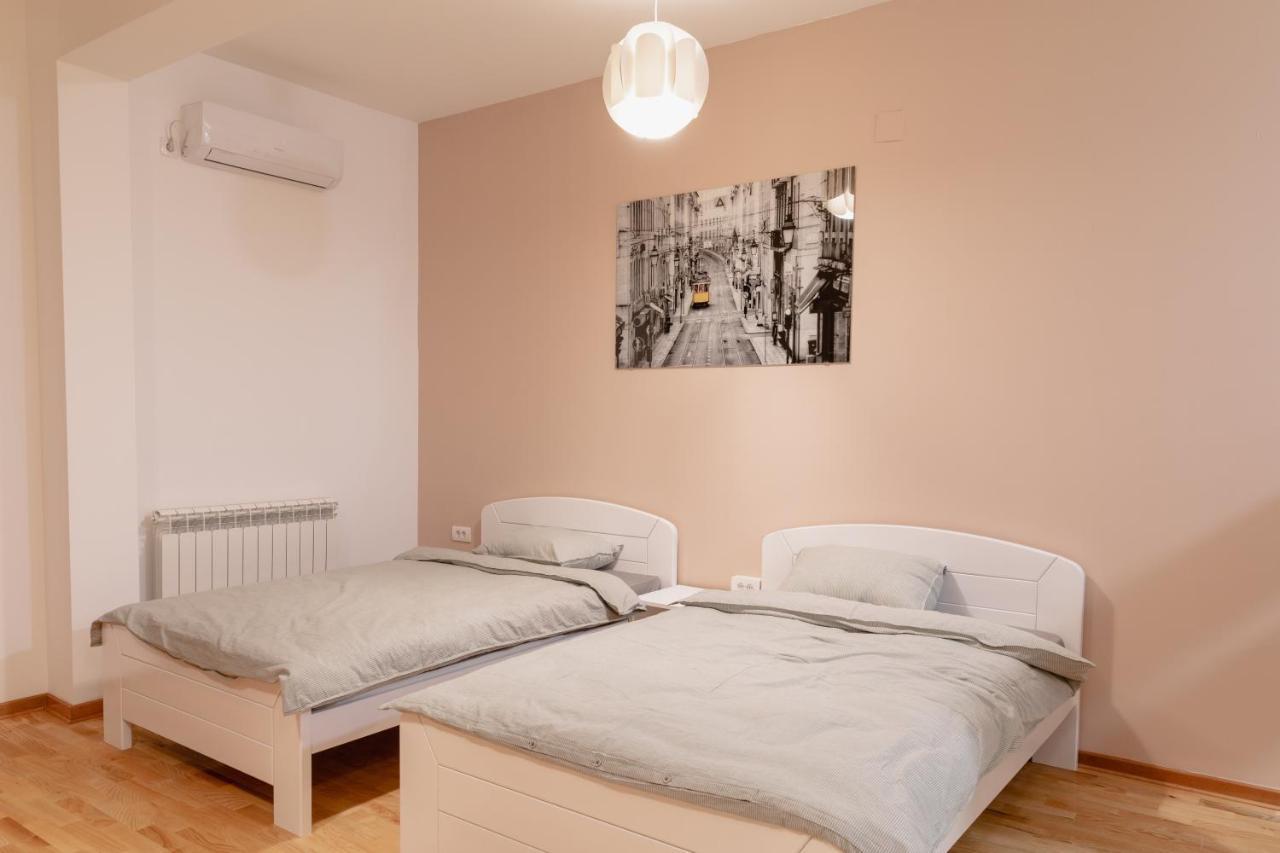 Airmi Hotel Surčin Esterno foto
